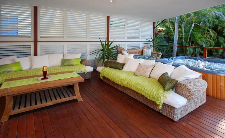 PLANTATION SHUTTERS